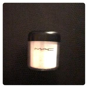 Mac pigments